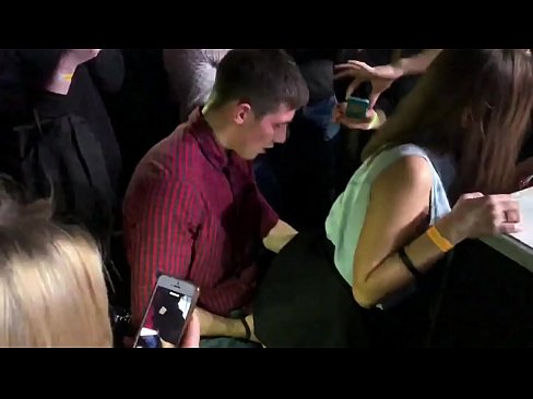 ❤️ Pravi seks u ruskom noćnom klubu. 18-godišnja Ruskinja u anusu i vagini pojebana u noćnom klubu ️ Seks video u pornografiji hr.porngifer.ru ﹏